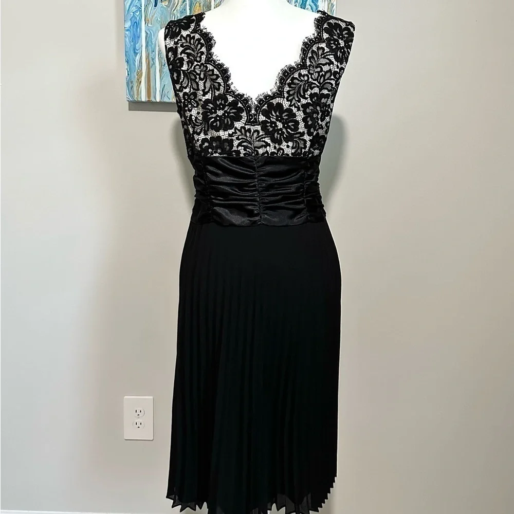 JS Boutique Dress Black Lace w Pleated Bottom Gorgeous Ruched Waist - Picture 4 of 12